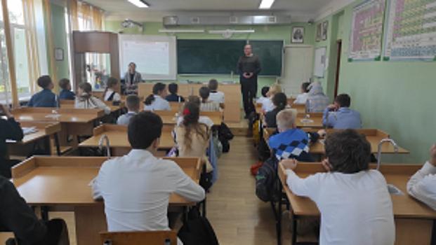 В Севастополе сотрудники полиции провели со школьниками беседы с целью профилактики экстремизма