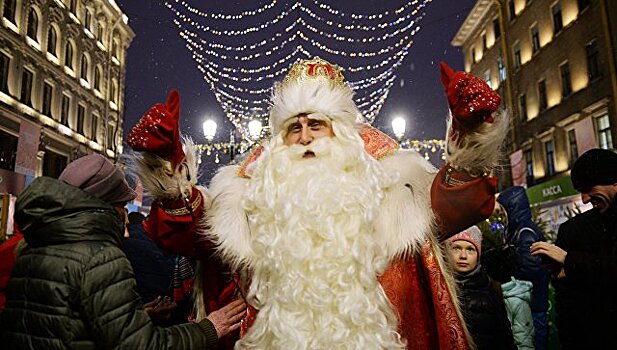 Россияне рассказали, о чем попросили бы Деда Мороза