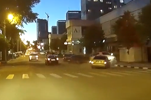 Внезапный маневр водителя привел к двойному ДТП в Новороссийске