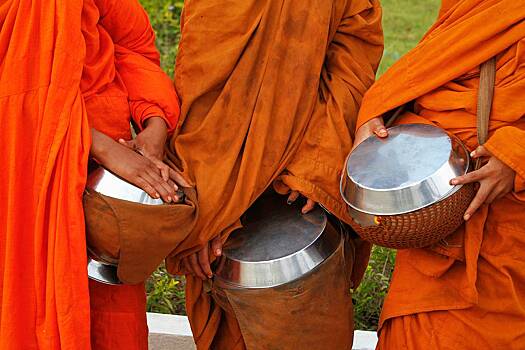 Монахи устроили драку во время ритуала благословения в доме верующих