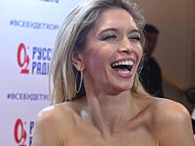 Галкин отметил образ 37-летней Брежневой в платье-сорочке