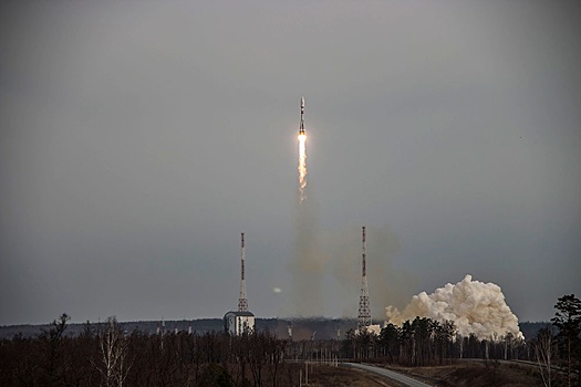 Полетели "Аисты": С космодрома Восточный на орбиту запустили сразу 52 спутника