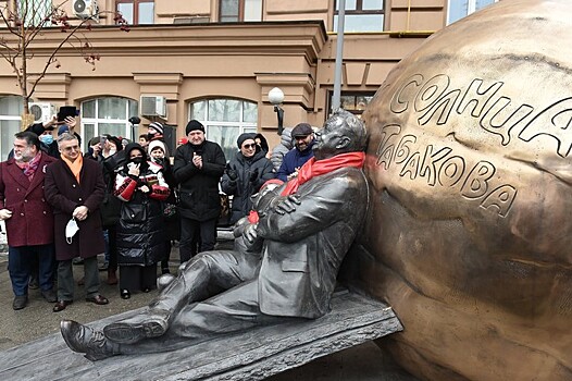 Скульптурную композицию «Атом Солнца Олега Табакова» открыли в столице