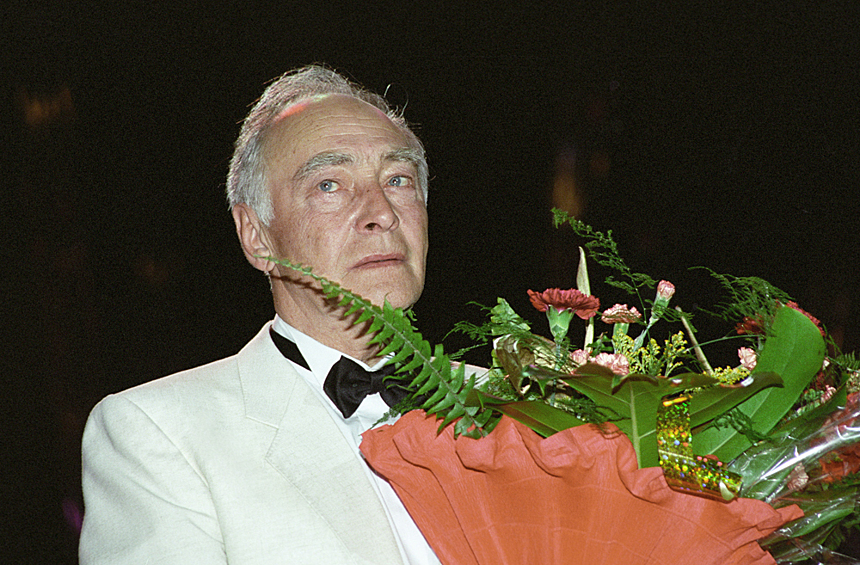 Актер Вячеслав Тихонов на IX Российском кинофестивале "Кинотавр", 1998 год