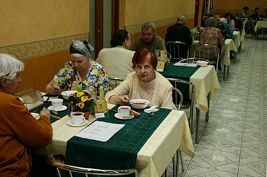 В Минтруде рассказали, как получить горячее питание и временное жилье