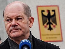 Шольц: Европа пока не может отказаться от поставок энергоносителей из России