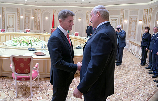 Кожемяко подарил Лукашенко дальнегорский камень примирения