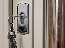 СМИ: хозяин запертого в квартире в Подмосковье пса скончался