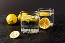 Диетологи назвали 5 плюсов воды с лимоном для здоровья
