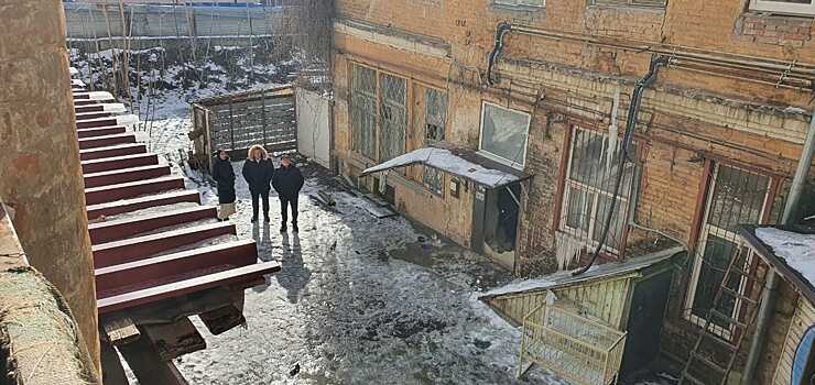 Не пускать бомжей: власти Ростова обратились в МВД с просьбой обращать внимание на аварийные дома