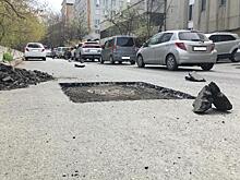 Во Владивостоке продолжается ямочный ремонт дорог по «африканским технологиям» (ФОТОЗАРИСОВКА)