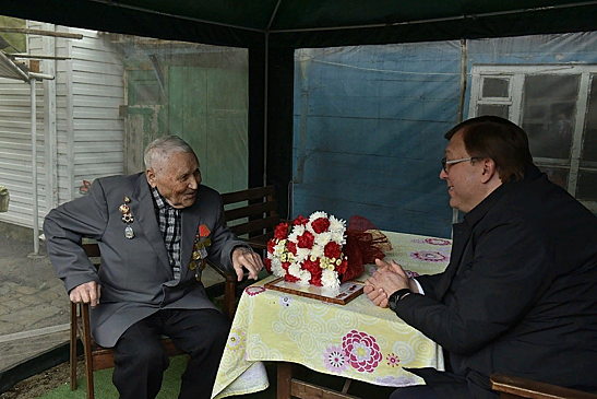 Председатель донского Заксобрания навестил ветеранов Великой Отечественной войны в Батайске