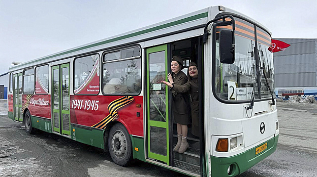 На улицы Салехарда в честь Дня Победы выйдет «Поющий автобус»