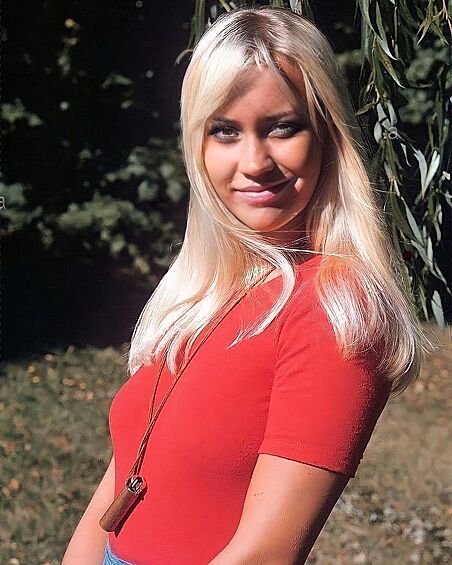 В 1972 году она спела партию Марии Магдалины в шведской версии мюзикла «Иисус Христос — суперзвезда». Критики восторженно оценили работу.  