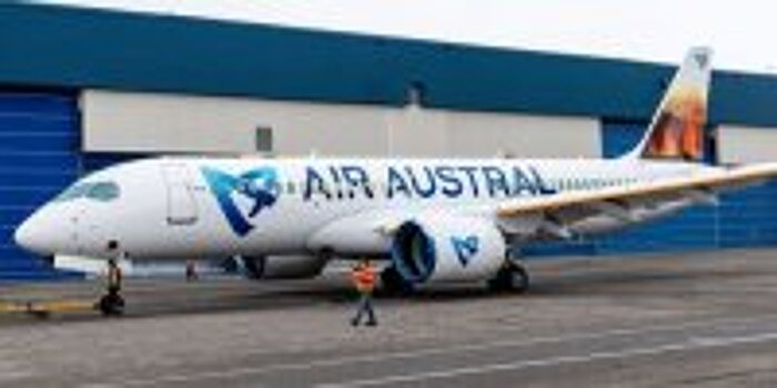Опубликованы снимки A220-300  в ливрее Air Austral