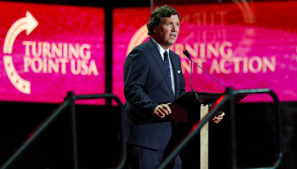 Такер Карлсон заявил об упадке Запада и расцвете России