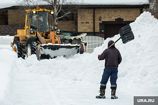 В Сургуте коммунальные службы работают над уборкой снега без выходных