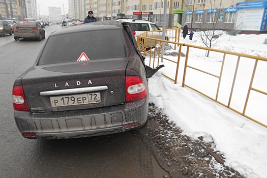 Пятилетняя девочка и трехлетний мальчик пострадали в ДТП на Дмитрия Менделеева