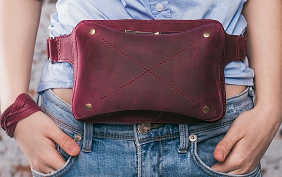 Новый тренд — поясная сумка: как носить и с чем сочетать