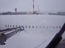 Столкновение самолета и служебной машины в Шереметьево попало на видео