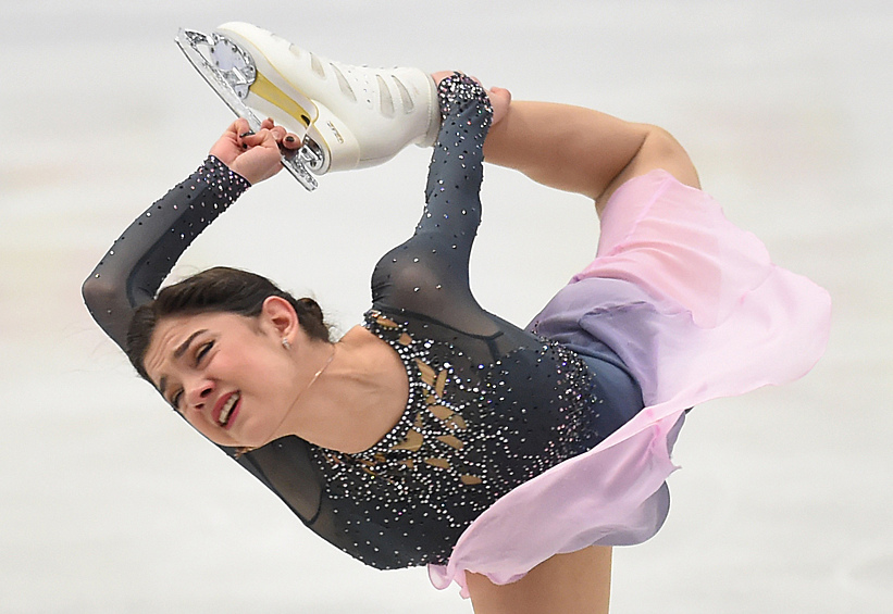 Евгения Медведева (Россия) во время выступления на чемпионате Европы по фигурному катанию в Остраве