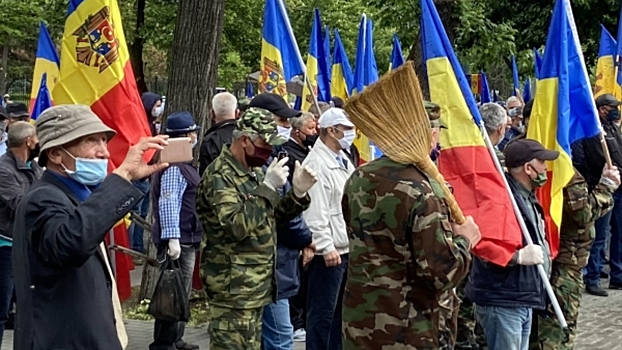 В Кишиневе на протест против правления Санду вышли тысячи людей