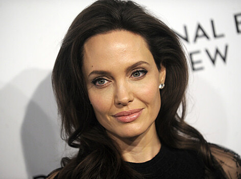 Анджелина Джоли сходила с детьми в Лувр