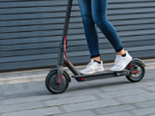 В России ограничат скорость электросамокатов, гироскутеров и моноколес