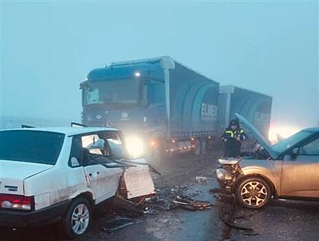 В Кинельском районе столкнулись три автомобиля, есть пострадавшие