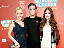 Семья Табаковых, Бондарчук, Подольская и другие звезды на премьере фильма «Молодой человек»