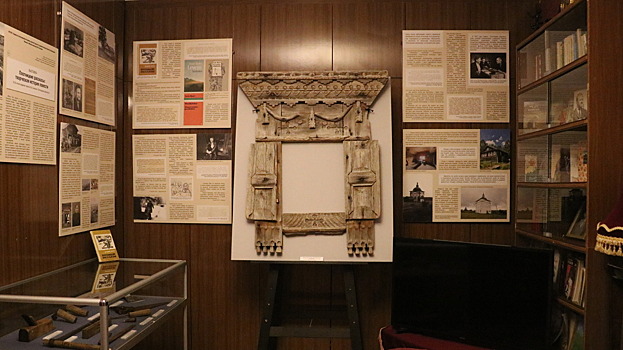 В Вологде в Музее-квартире Белова представили старинный наличник, изготовленный прадедом писателя (6+)