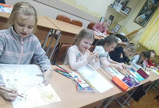 В центре «Обручевский» прошли занятия в секции «Шахматы» и студии «Нарисуем сказку сами»