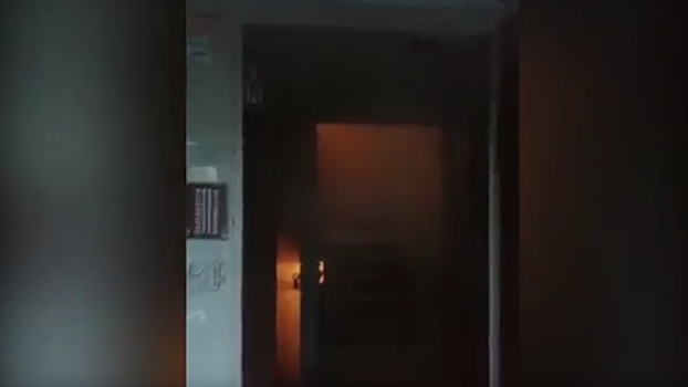 «В подъезде настоящая баня»: жилой дом на Химмаше заволокло паром из-за аварии