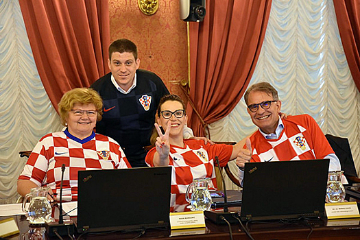 Члены правительства Хорватии пришли на заседание в футболках сборной