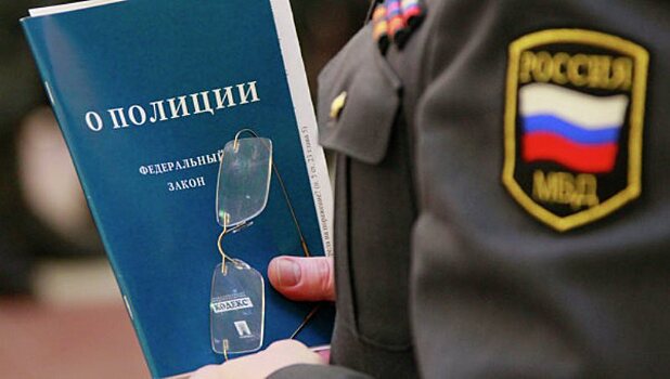 ФСБ заподозрила петербургского полицейского в службе в разведке США