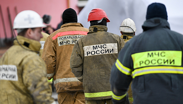 В Кузбассе горит торговый центр