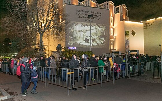 Видеоинсталляцией на здании Дарвиновского музея в Ночь искусств любовались тысячи москвичей и гостей столицы