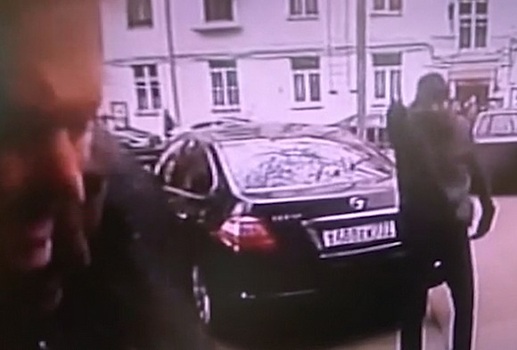 Камера наблюдения зафиксировала расстрел бизнесмена на западе столицы