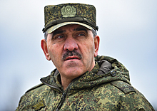Замминистра обороны Юнус-Бек Евкуров наградил медалями офицеров Главного управления боевой подготовки