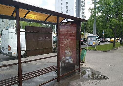 Остановочный павильон на улице Милашенкова остеклили по просьбе местного жителя