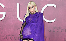 «Нотка вульгарности»: эксперт похвалил Леди Гагу за сетчатые чулки на премьере «Дома Gucci»