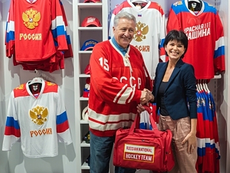 В Костроме связали свитер для легенды российского хоккея
