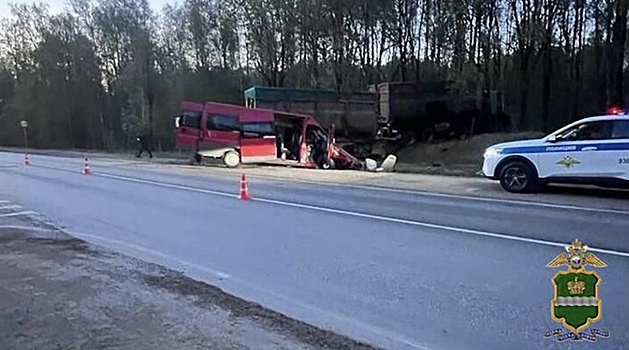 Один человек погиб в ДТП с автобусом и грузовиком в Калужской области