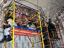 Реставрация арки Дома фарфора: расчищена керамическая плитка авторства Федора Шехтеля