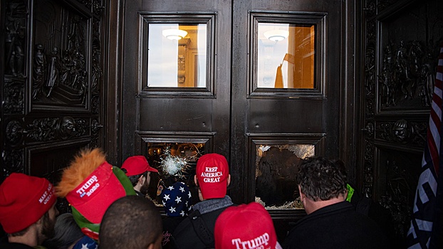 Полицейского, застрелившего ветерана ВВС при штурме Капитолия, не будут судить