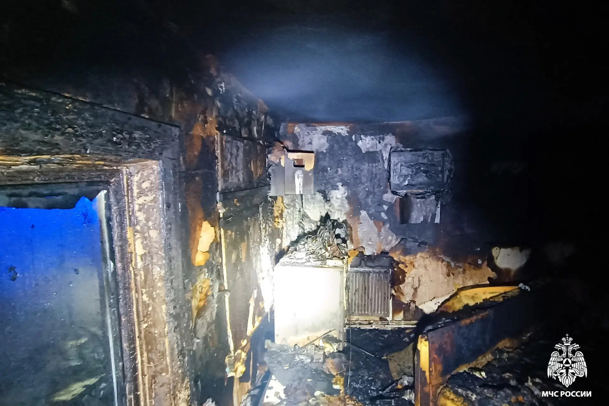 Тела матери и сына найдены в горевшем доме в регионе РФ