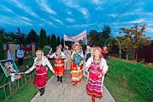 Саратовские национальные общины представили традиционные наряды на Всероссийском показе Высокой мордовской моды