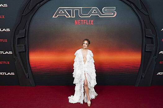 Дженнифер Лопес вышла в свет в платье с декольте до талии - Рамблер/женский