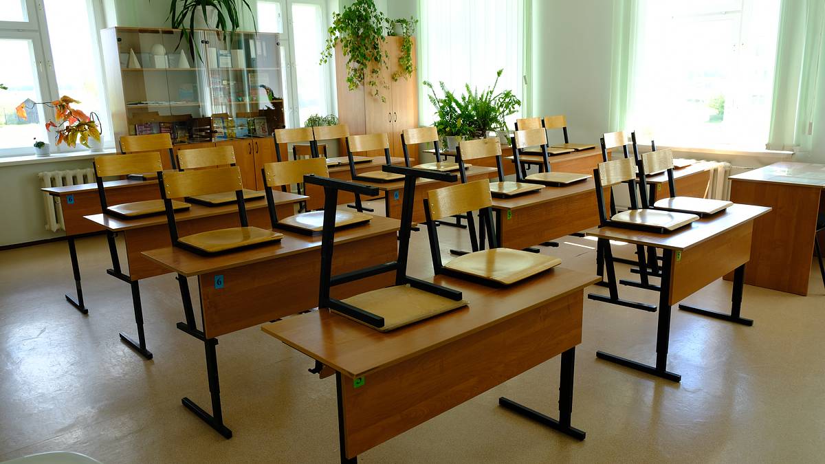 Обвиненную в педофилии российскую учительницу проверят на вменяемость