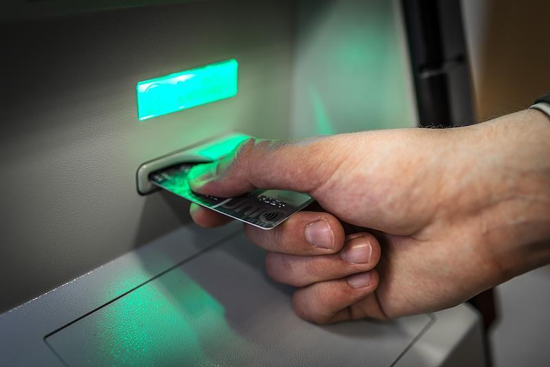 Москвич воспользовался банковской картой работодателя и был задержан